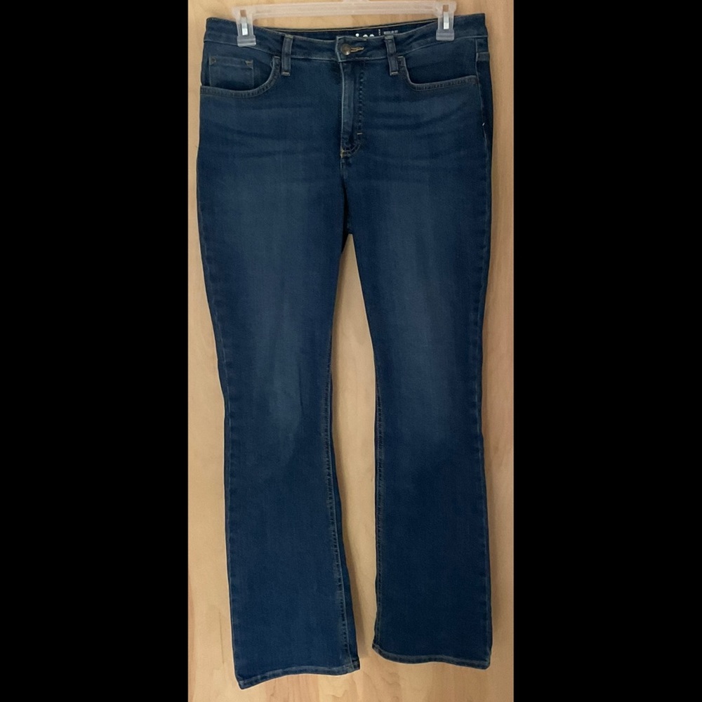 Women’s Lee Regular Fit Boot cut Mid rise Jeans - EUC